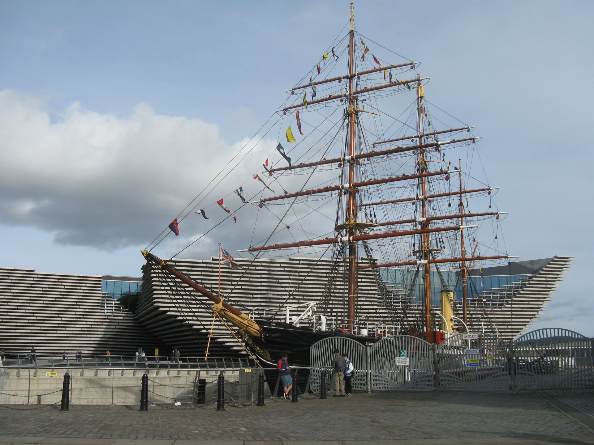The rigging of RRS Discovery in front of the V&A museum in Dundee.
